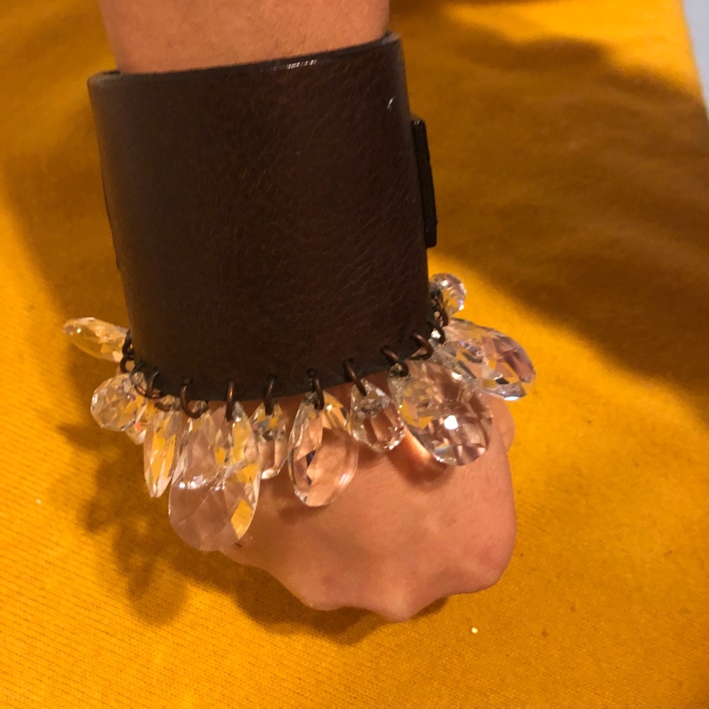Brown leather bracelet with crystals